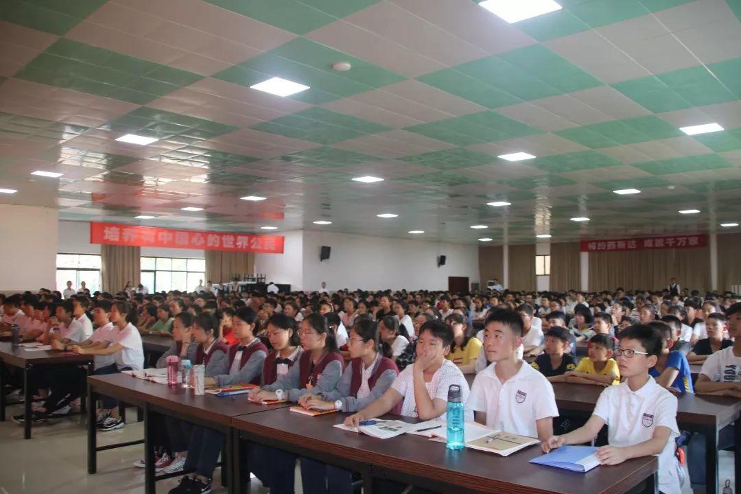 胜利的曙光——304am永利集团官网都会森林学校初中部举行2019年秋季开学仪式