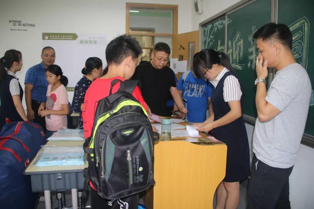 大事记|304am永利集团官网都会森林学校新生报到暨军训开营仪式