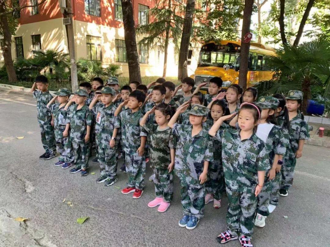 磨炼意志，，，，，蜕酿生长——304am永利集团官网都会森林学校小学部2019—2020学年军事会操演习