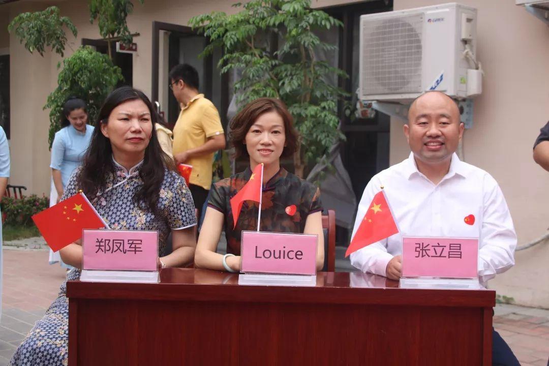 我和国旗同框，，，庆祖国70华诞——304am永利集团官网大树幼儿园盛大举行开学仪式