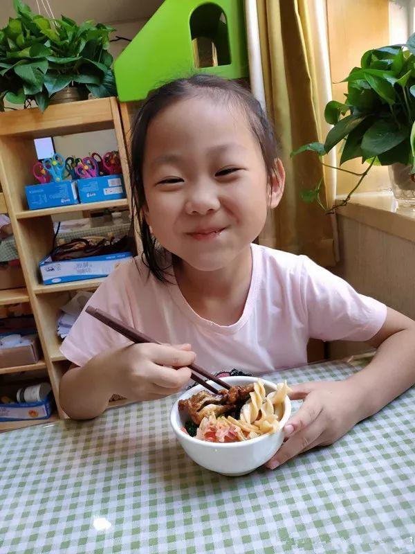 生日共聚、快乐共享、师生同乐——304am永利集团官网大树幼儿园八月生日会