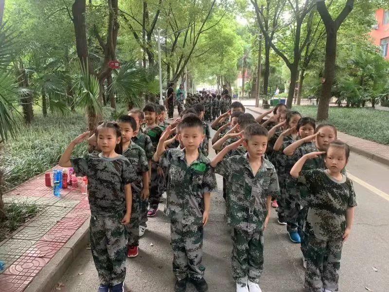 磨炼意志，，，，，蜕酿生长——304am永利集团官网都会森林学校小学部2019—2020学年军事会操演习