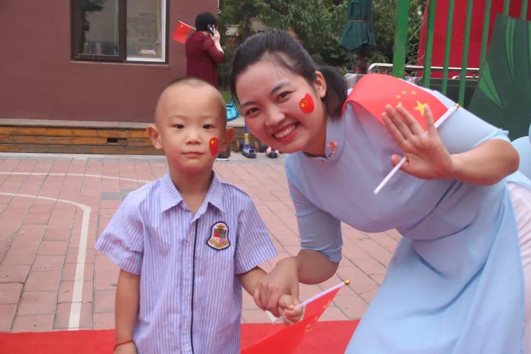 我和国旗同框，，，庆祖国70华诞——304am永利集团官网大树幼儿园盛大举行开学仪式