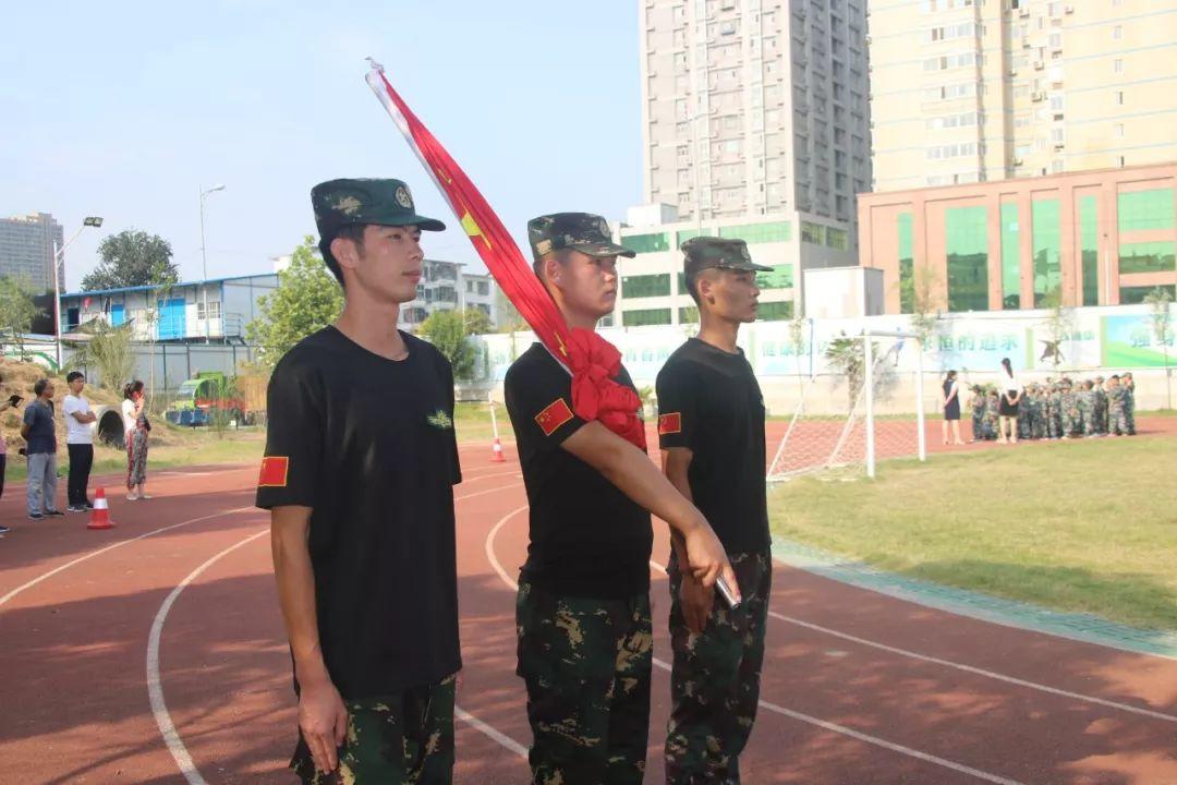 磨炼意志，，，，，蜕酿生长——304am永利集团官网都会森林学校小学部2019—2020学年军事会操演习