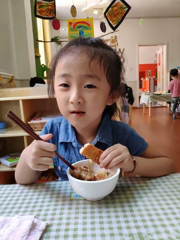 生日共聚、快乐共享、师生同乐——304am永利集团官网大树幼儿园八月生日会