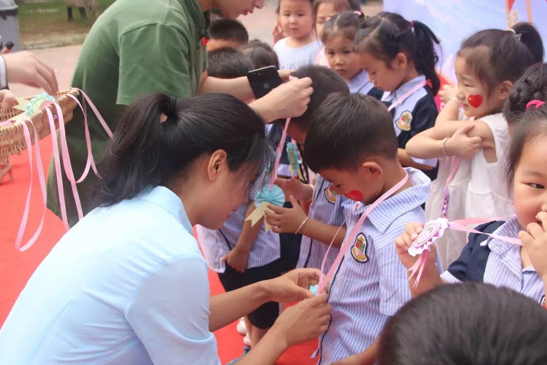 我和国旗同框，，，庆祖国70华诞——304am永利集团官网大树幼儿园盛大举行开学仪式