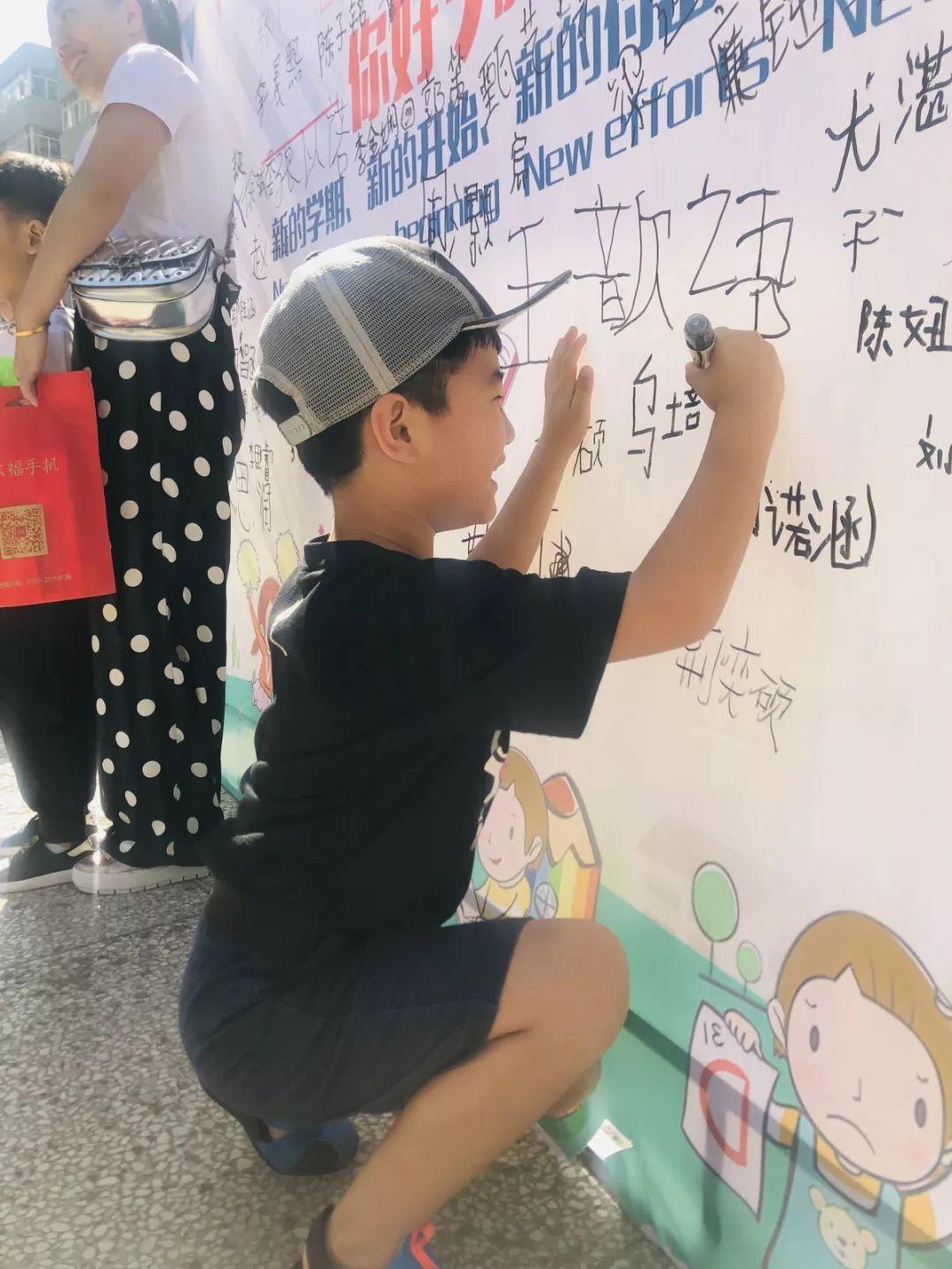 【你好，，，，新同砚】孩子幸福的童年，，，，我们来守护！