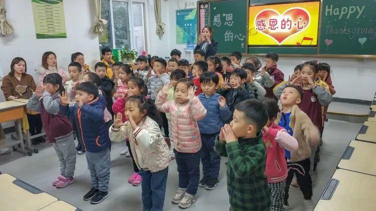【协调校园】星星点亮黑夜，，，感恩照亮心灵——304am永利集团官网都会森林学校小学部“感恩节”活动温暖你我
