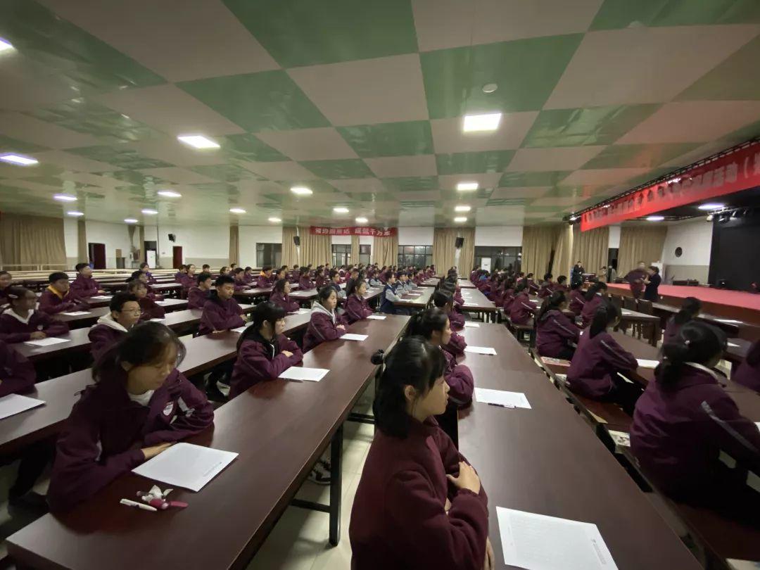 挥毫泼墨书细腻之韵 横平竖直立青云之志---304am永利集团官网都会森林学校初中部举行硬笔书法大赛