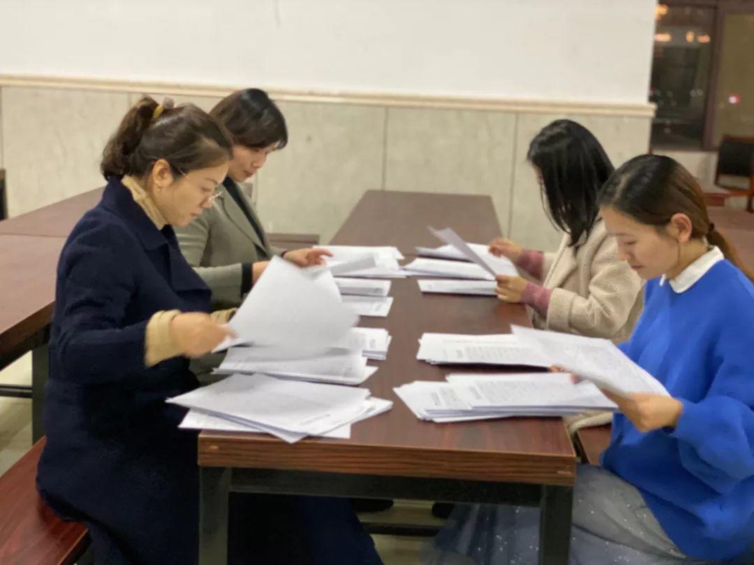 挥毫泼墨书细腻之韵 横平竖直立青云之志---304am永利集团官网都会森林学校初中部举行硬笔书法大赛