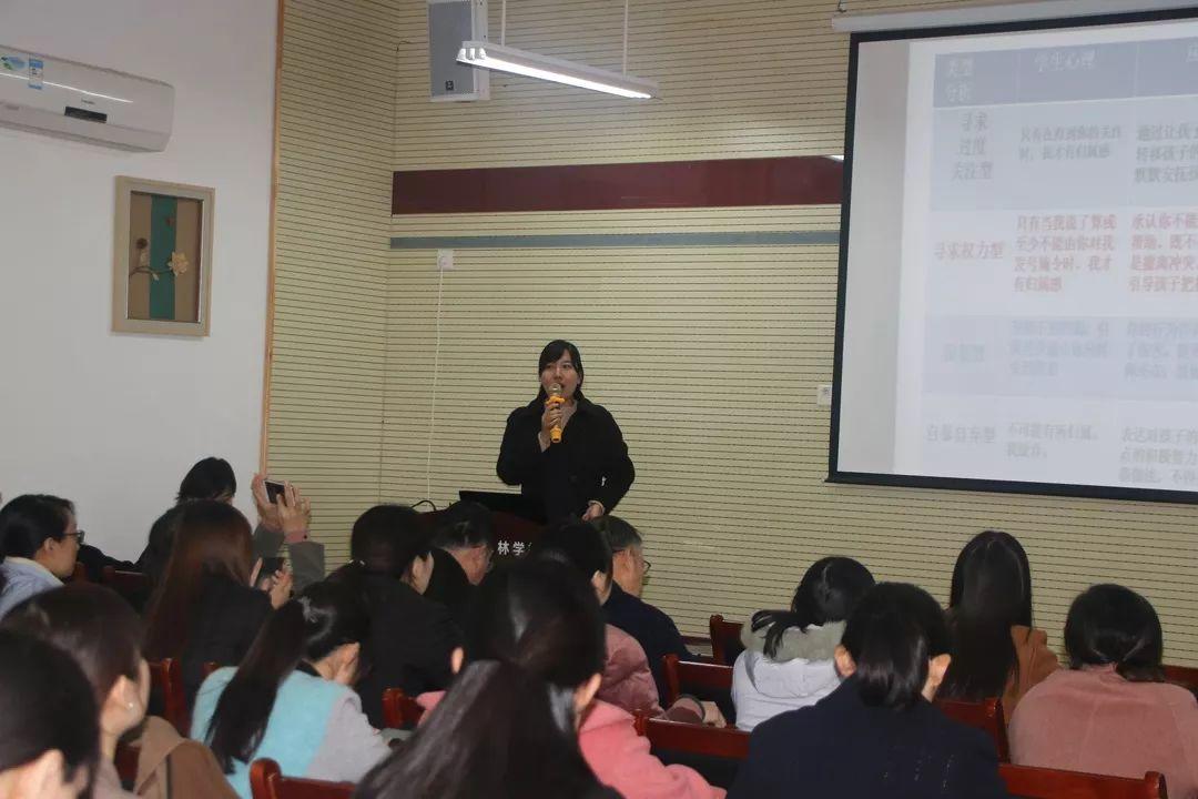 304am永利集团官网都会森林学校召开班级治理分享交流会