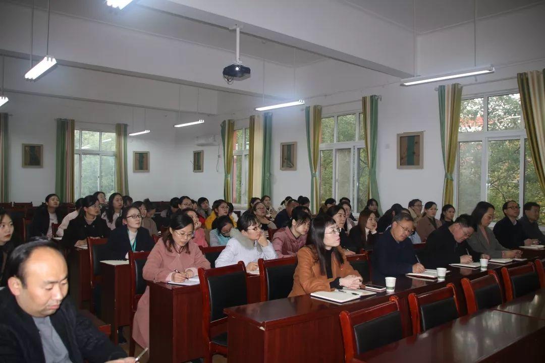 304am永利集团官网都会森林学校召开班级治理分享交流会