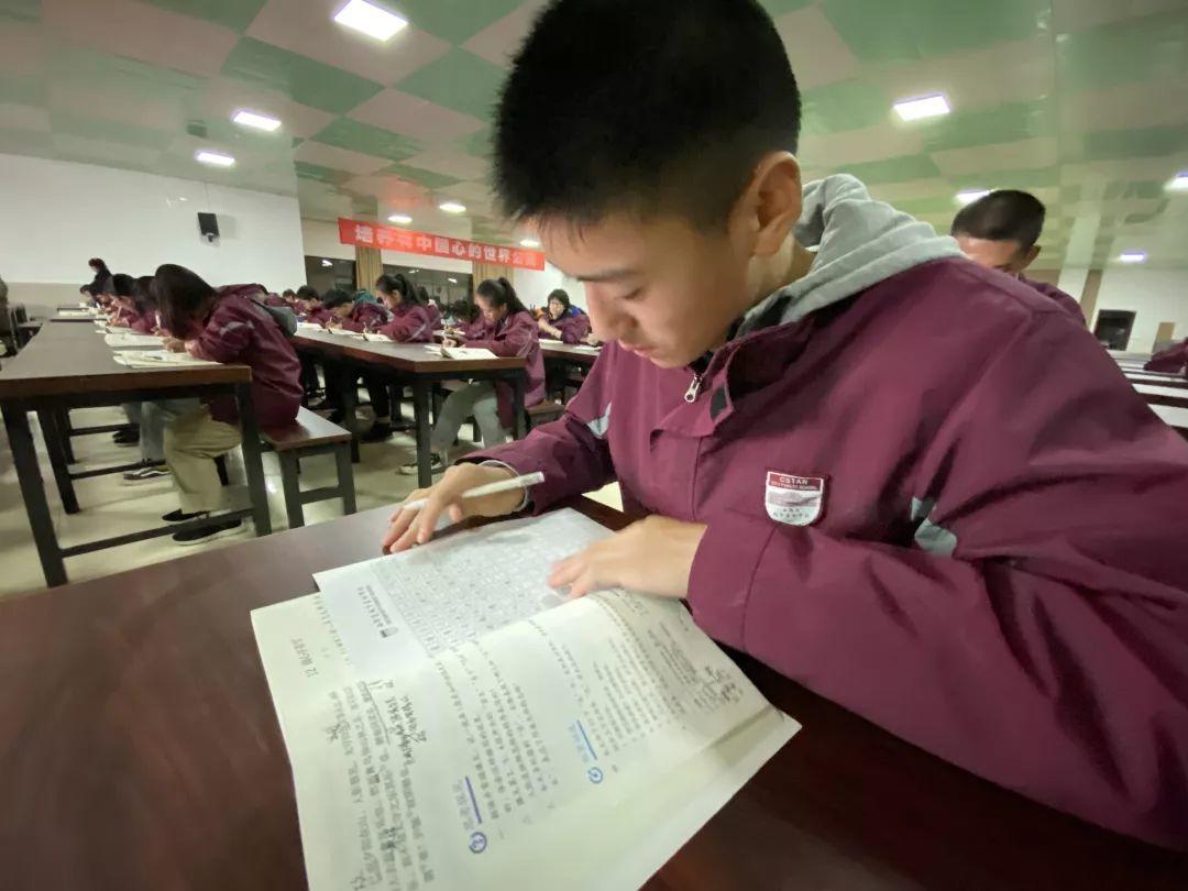 挥毫泼墨书细腻之韵 横平竖直立青云之志---304am永利集团官网都会森林学校初中部举行硬笔书法大赛