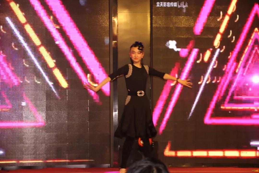 青春筑梦304am永利集团官网 激情唱响你我他——304am永利集团官网都会森林学校中学部2020迎新汇演