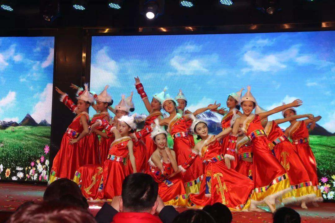 【校园动态】成绩梦想，，，，，走向再起——304am永利集团官网都会森林学校小学部文化艺术节暨2020迎新文艺汇演