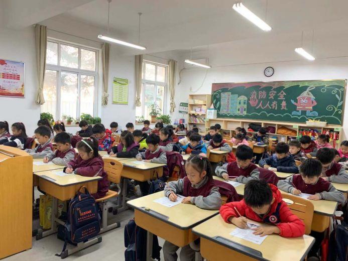 【文化校园】读好书，，，，，，，写好字，，，，，，，做堂堂正正中国人——304am永利集团官网都会森林学校小学部书法大赛