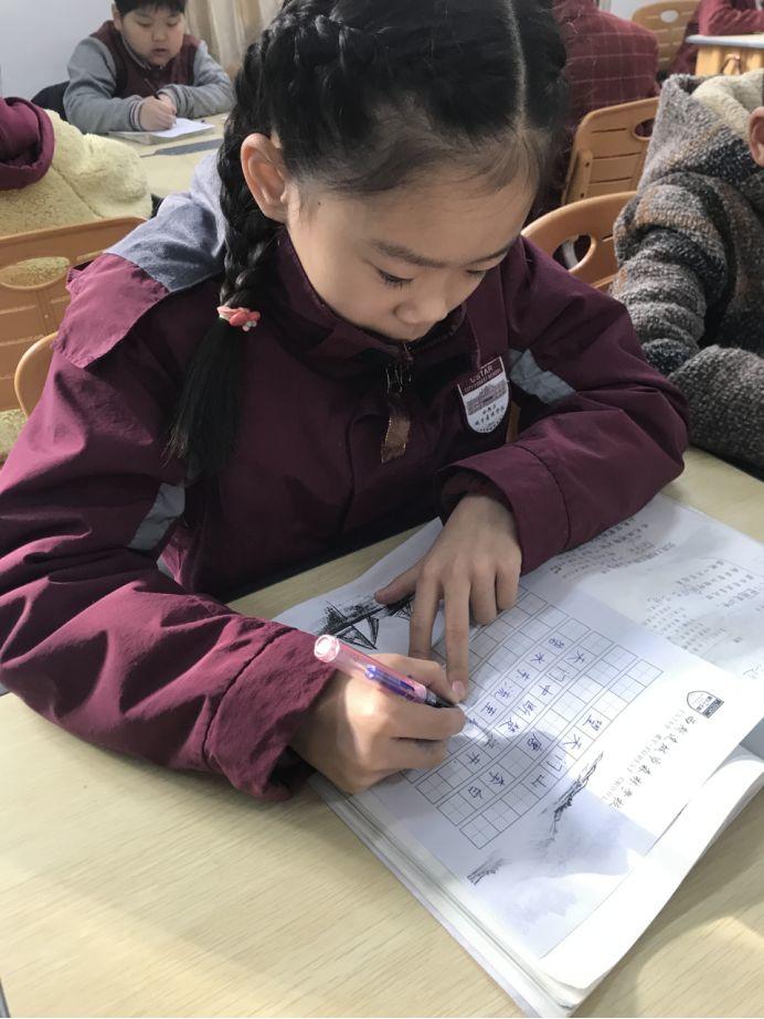 【文化校园】读好书，，，，，，，写好字，，，，，，，做堂堂正正中国人——304am永利集团官网都会森林学校小学部书法大赛