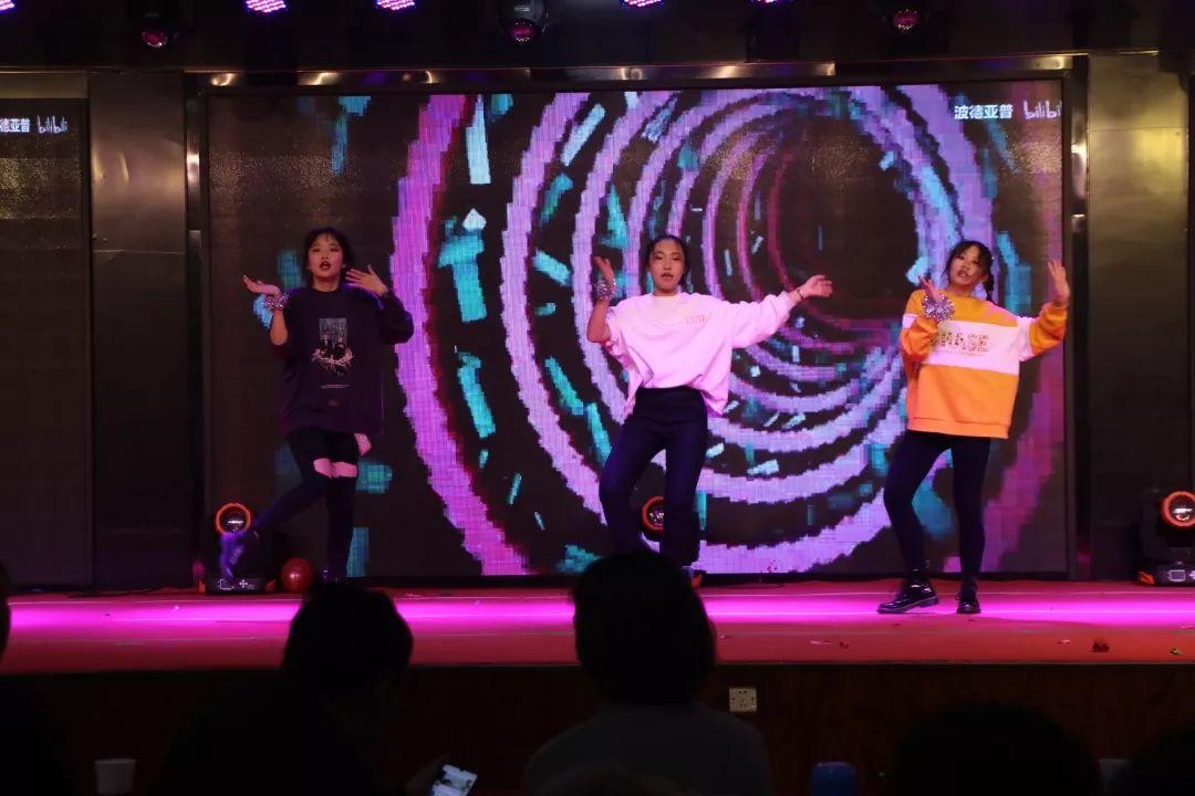 青春筑梦304am永利集团官网 激情唱响你我他——304am永利集团官网都会森林学校中学部2020迎新汇演
