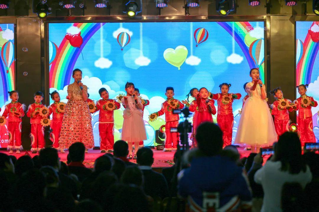 【校园动态】成绩梦想，，，，，走向再起——304am永利集团官网都会森林学校小学部文化艺术节暨2020迎新文艺汇演
