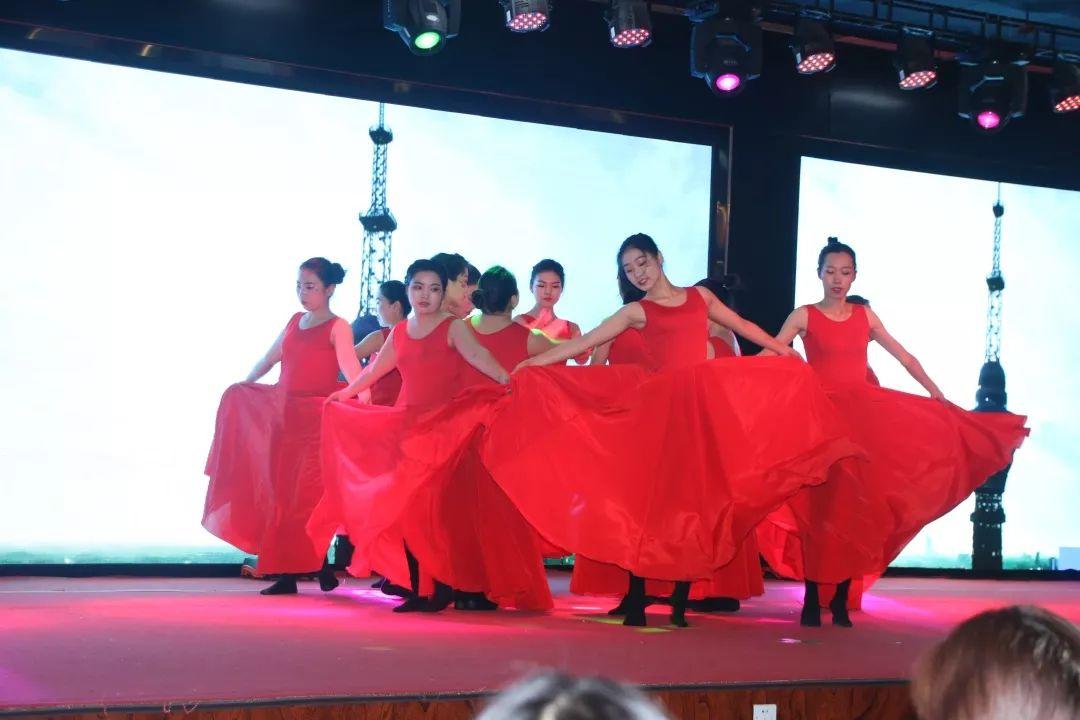 畅想中国梦 · 魅力304am永利集团官网——304am永利集团官网幼教事业部迎新汇演